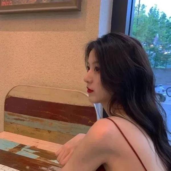 开局就失业：返乡途中卖盒饭